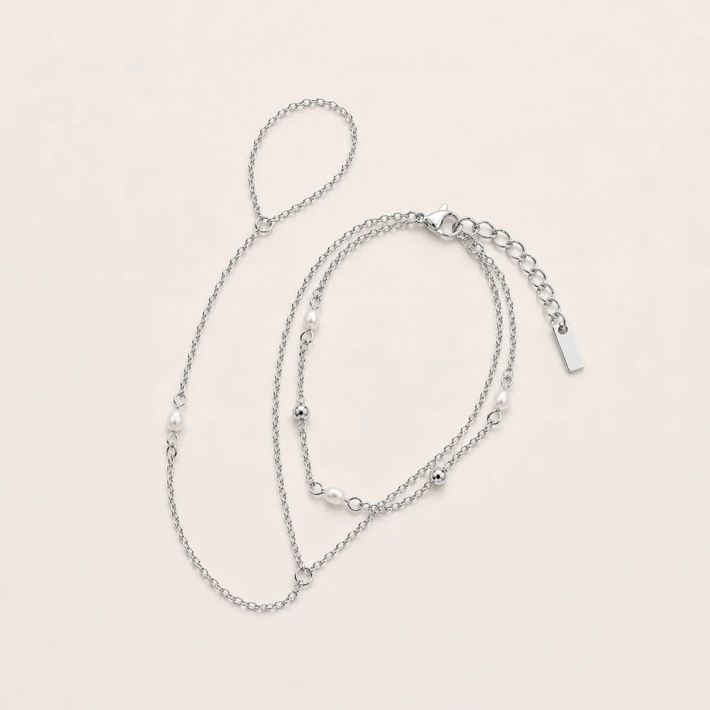 Éclat Pearl Hand Chain